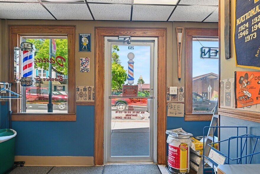 More Photos Of 253 W Monroe St, Bangor General Retail For Sale