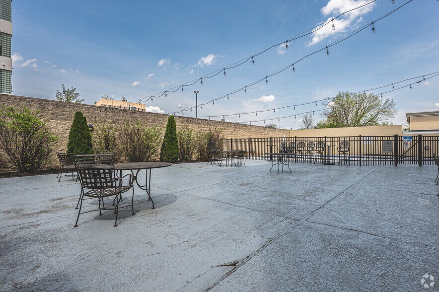 More Photos Of 164 Fort Couch Rd, Pittsburgh Hotel For Sale