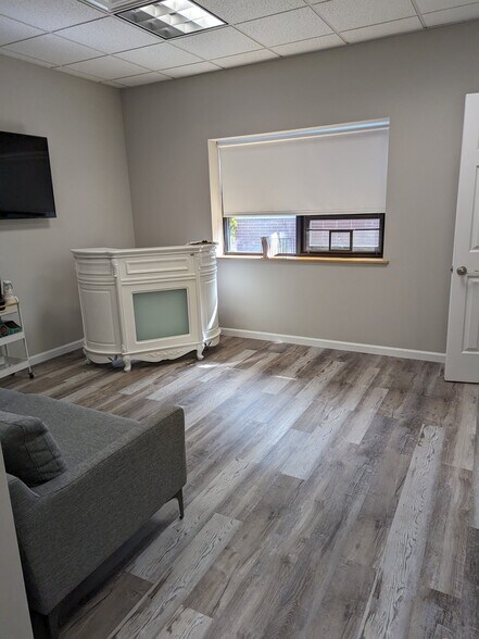 More Photos Of 60 Queens St, Syosset Medical For Lease