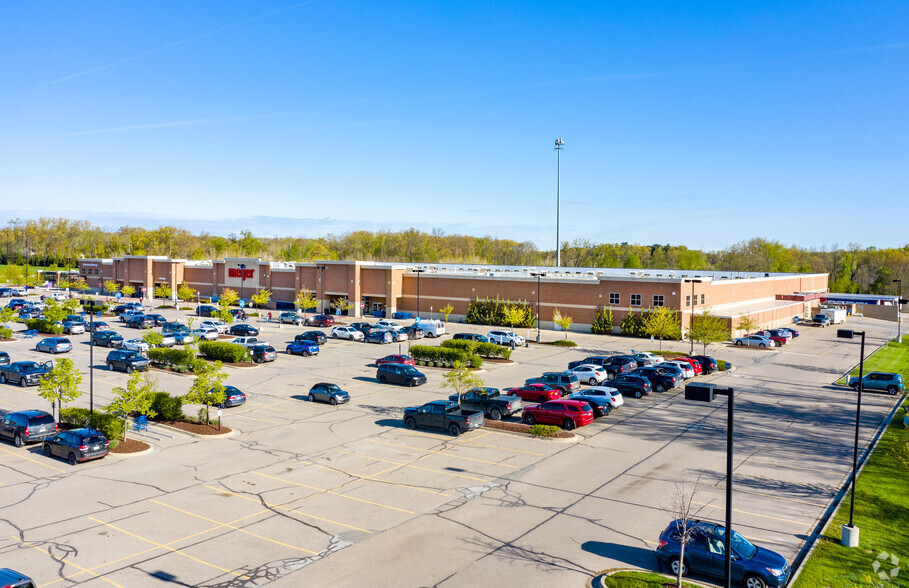 Primary Photo Of 2160 Hartland Rd, Hartland Supermarket For Lease