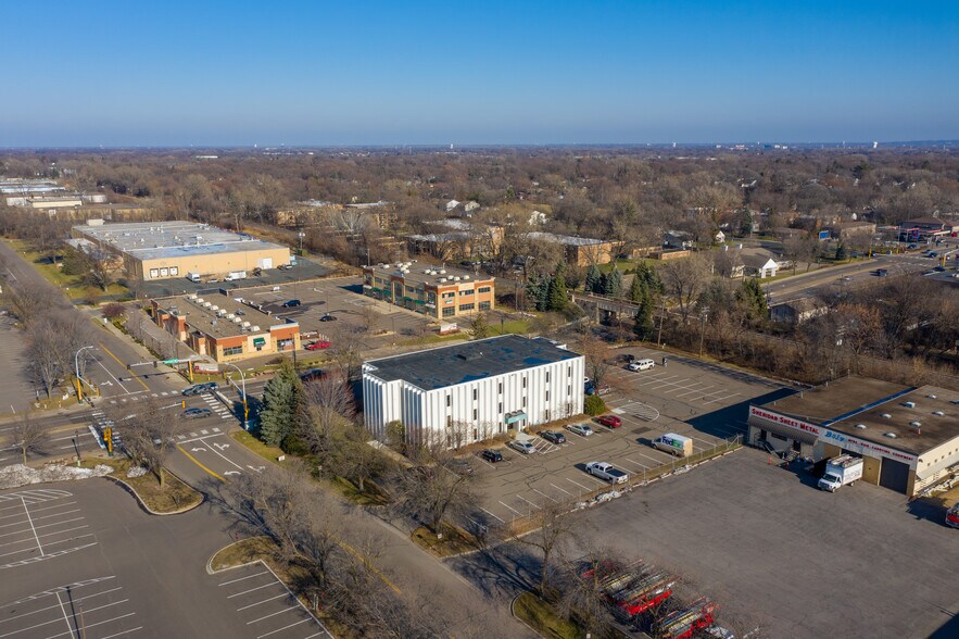 More Photos Of 4124 N Quebec Ave, New Hope Office For Sale