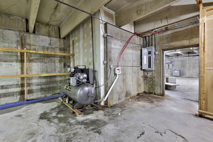 More Photos Of 11209 W Kellogg, Wichita Auto Dealership For Sale