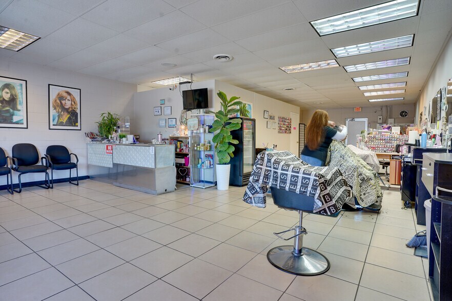 More Photos Of 411 National Hwy, Thomasville Hotel For Sale