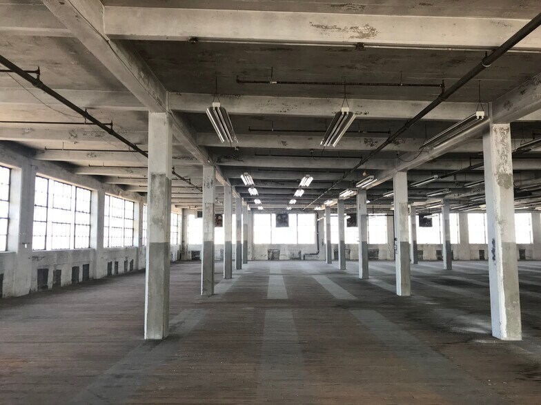 More Photos Of 1220 Curtain Ave, Baltimore Warehouse For Lease