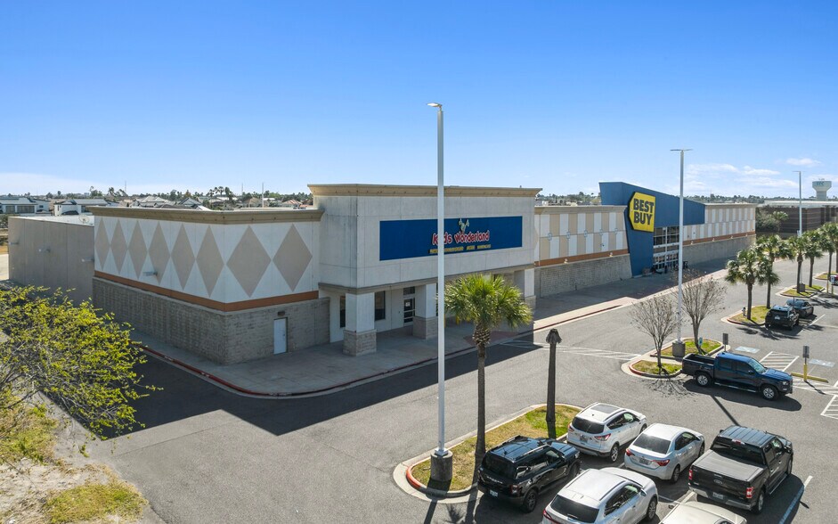 More Photos Of 8012 N 10th St, McAllen Storefront For Sale