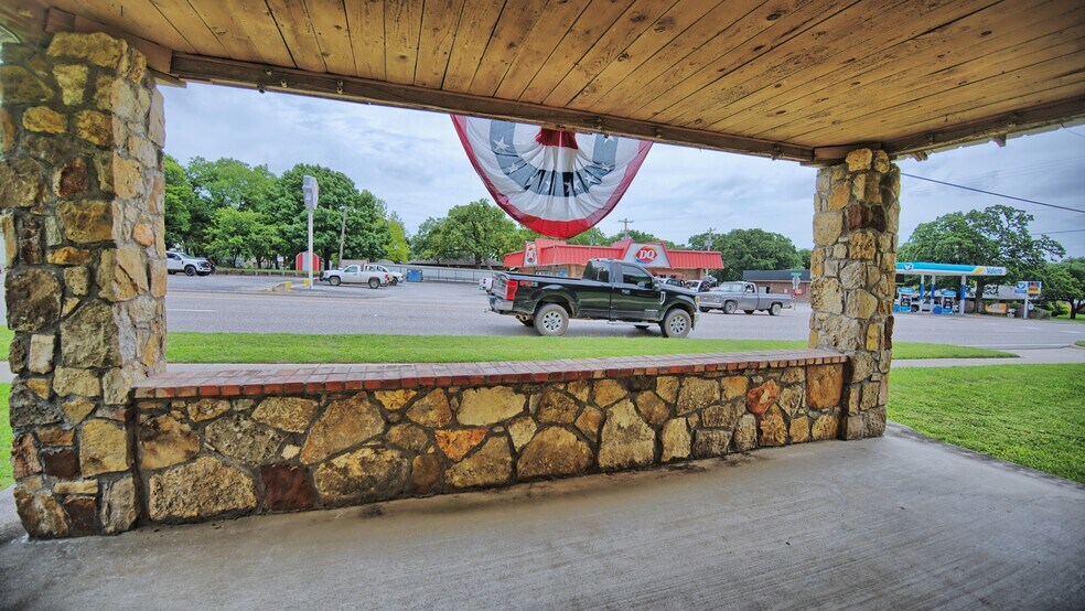 More Photos Of 400 S. Broad Street St, Saint Jo Land For Sale