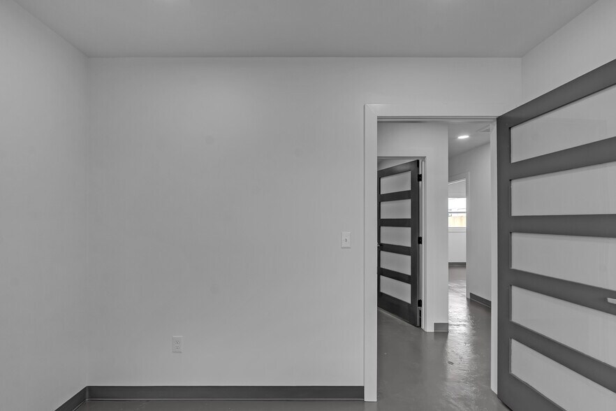 More Photos Of 836 N 1st St, Broken Arrow Coworking Space