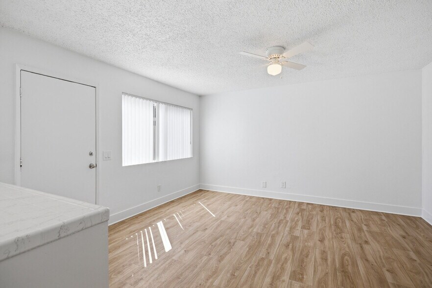 More Photos Of 725 N Fig St, Escondido Apartments For Sale