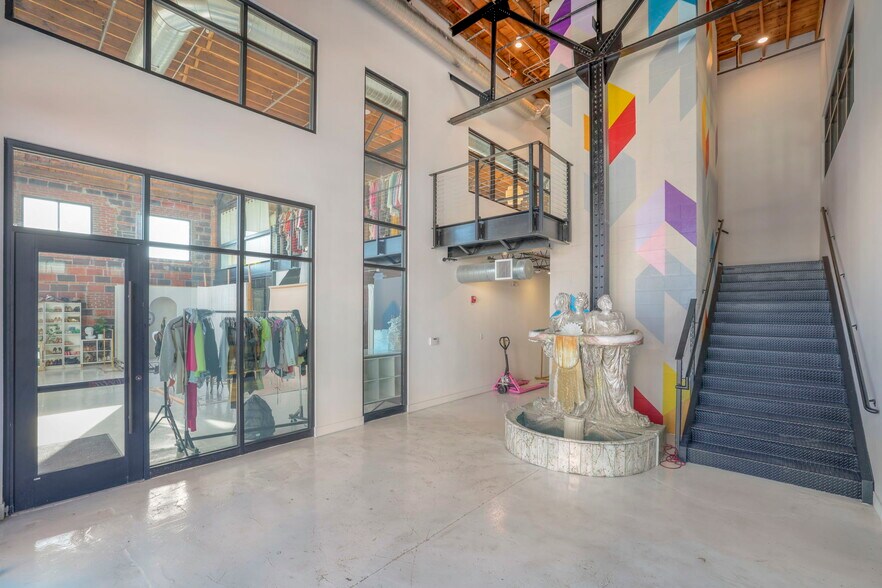 More Photos Of 1604 Locust St, Kansas City Office For Lease