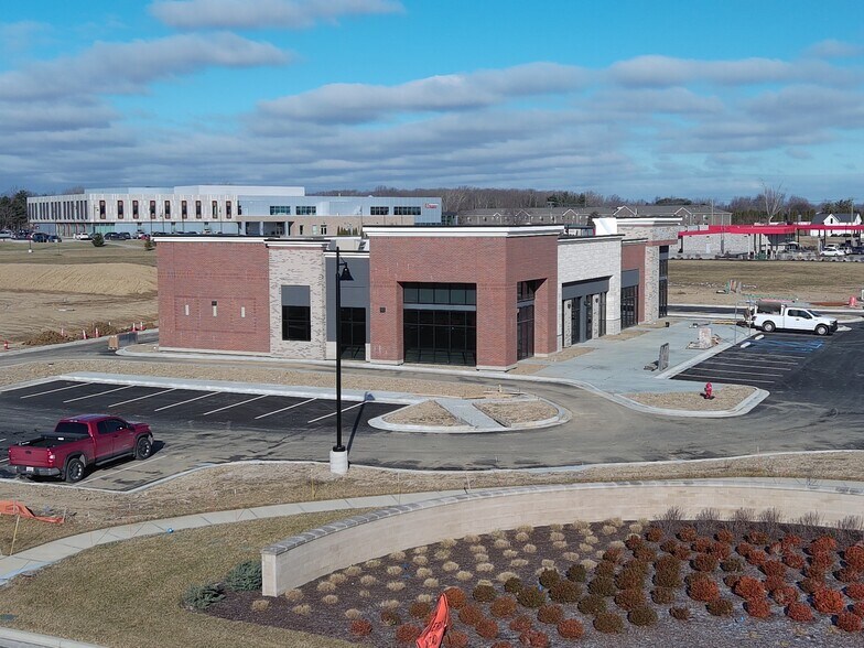 More Photos Of 6073 W US Highway 52, New Palestine Storefront For Lease