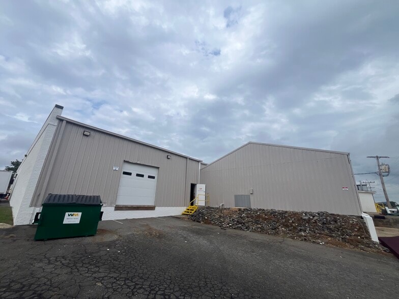 More Photos Of 1109 E Ozark Ave, Gastonia Warehouse For Lease