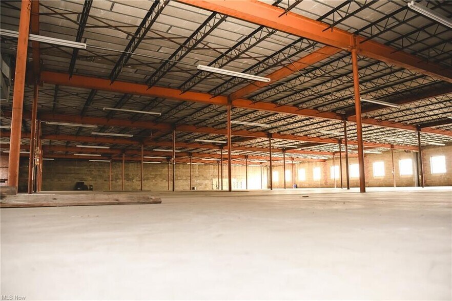 More Photos Of 3539-3549 Main St, Weirton Flex For Lease