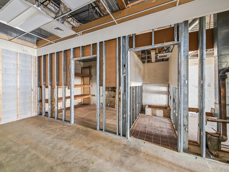 More Photos Of 840 Riverside Dr, Asheville Warehouse For Lease