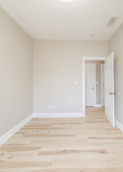 More Photos Of 623 Hamlin Ave, Chicago Apartments For Sale