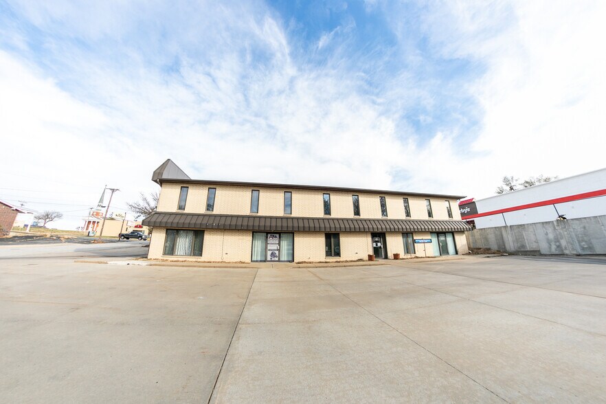 More Photos Of 506 N Maguire St, Warrensburg Office For Lease