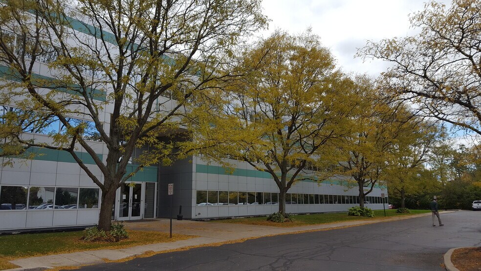More Photos Of 1607 E Big Beaver Rd, Troy Office Residential For Lease