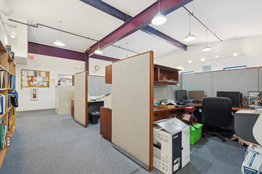 More Photos Of 422 Mill St, Bristol Office For Sale