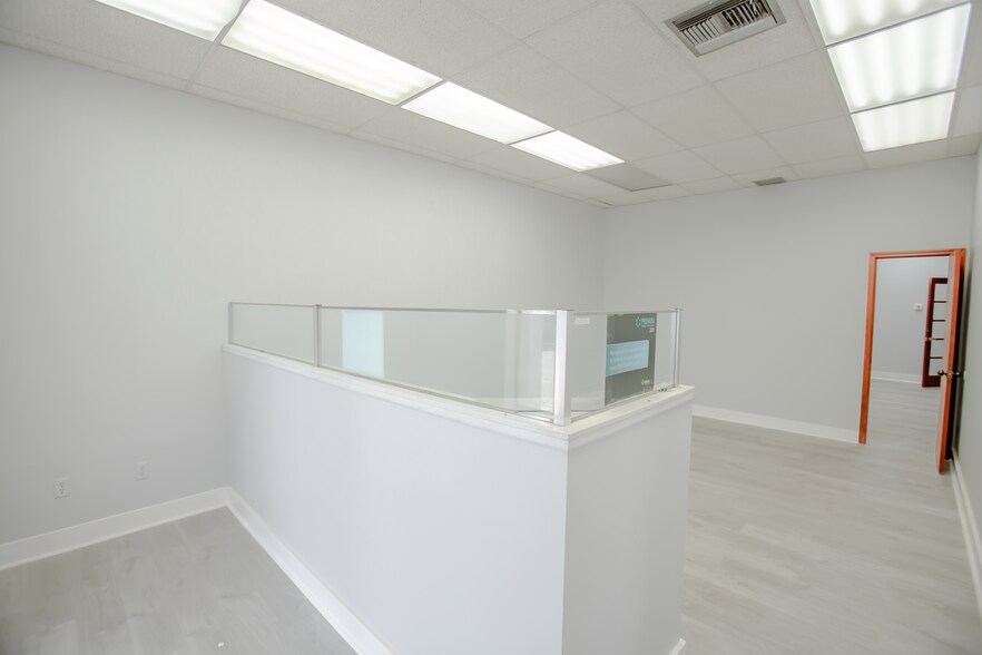 More Photos Of 16350 NE 12th Ave, North Miami Beach General Retail For Lease