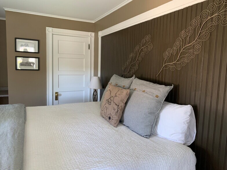 More Photos Of 548 Main St, Fryeburg Hotel For Sale