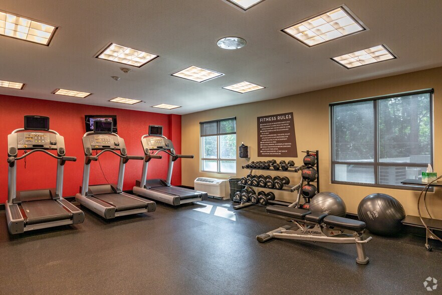 More Photos Of 7611 Katy Fwy, Houston Hotel For Sale