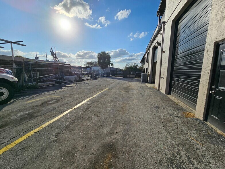 More Photos Of 4670 SW 83rd Ter, Davie Manufacturing For Sale