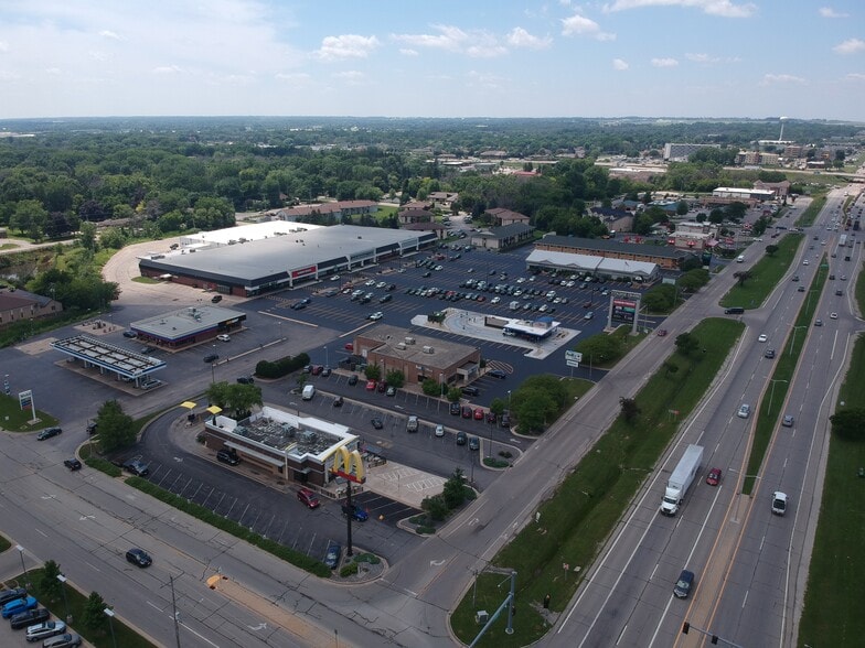 More Photos Of 3305-3365 W College Ave, Appleton General Retail For Lease