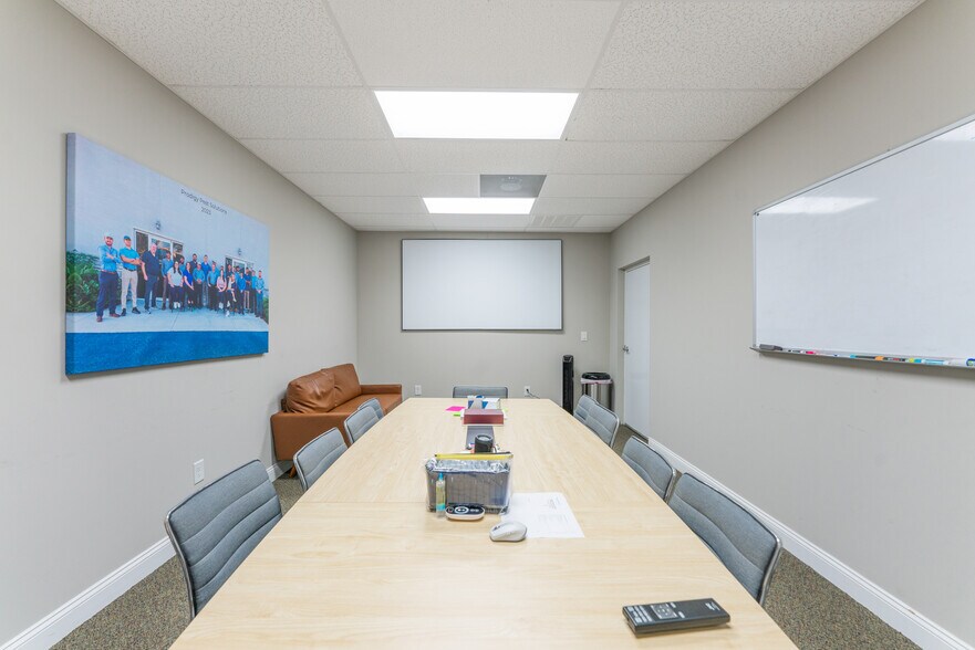 More Photos Of 1501 Sarasota Center Blvd, Sarasota Warehouse For Lease