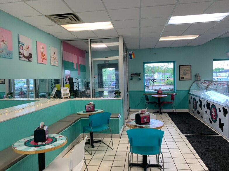 More Photos Of 1702-1740 Fordem Ave, Madison General Retail For Lease