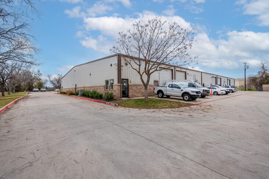 More Photos Of 12114 S Pipeline Rd, Euless Industrial For Lease