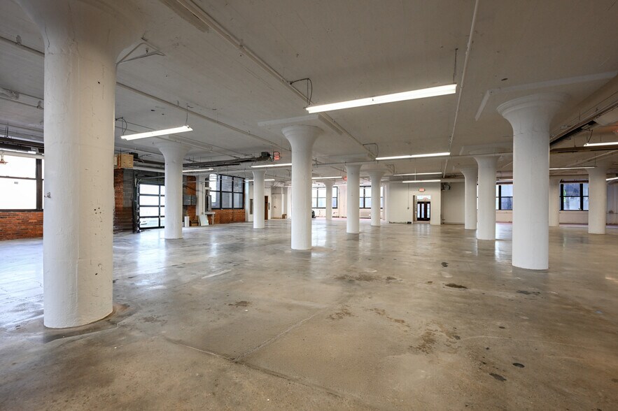 More Photos Of 1138 W 9th St, Cleveland Office For Lease