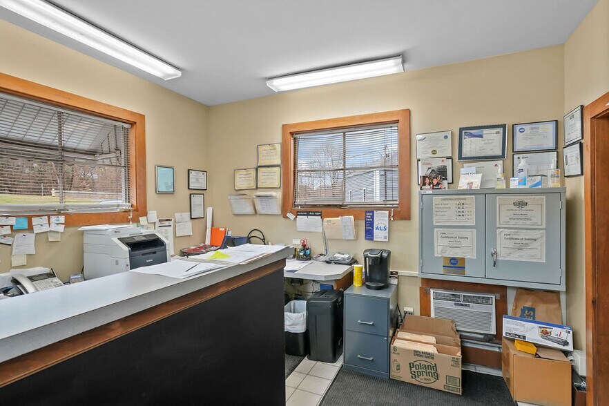 More Photos Of 3 Lower Rd, Lincoln Auto Repair For Sale