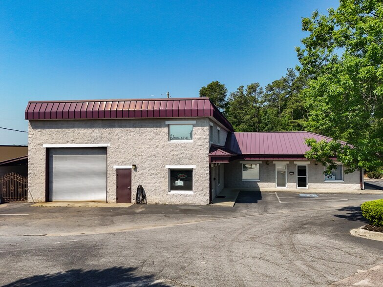 More Photos Of 117 Park Rd, Lexington Showroom For Sale