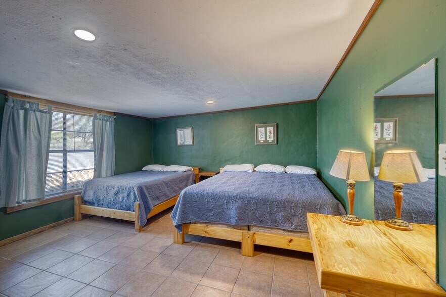 More Photos Of 49 Encino Dr, Concan Convenience Store For Sale