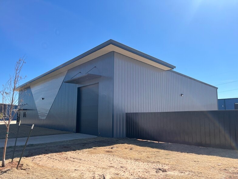 More Photos Of 616 NW 125th st, Oklahoma City Warehouse For Lease