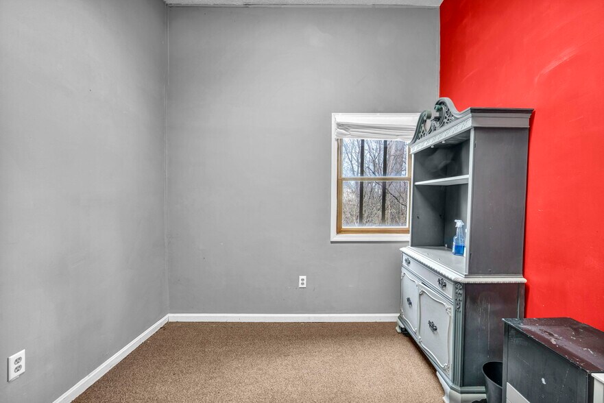 More Photos Of 4020-4028 Colorado Ave, Sheffield Storefront Retail Office For Sale