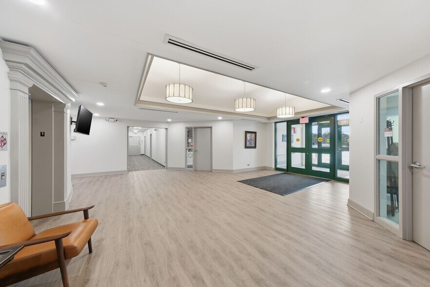 More Photos Of 150 W Half Day Rd, Buffalo Grove Medical For Lease