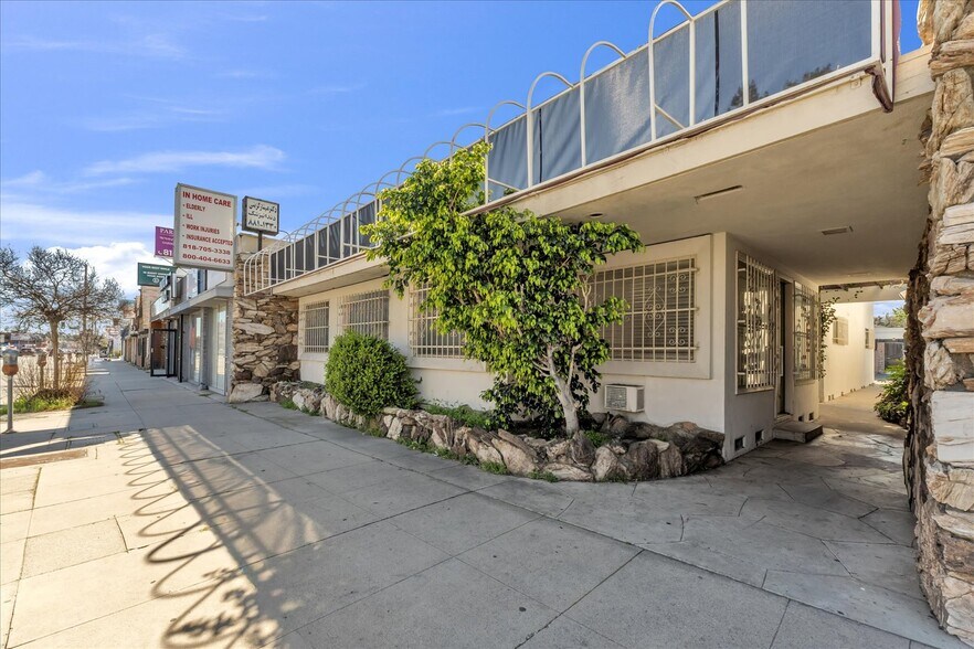 More Photos Of 18032 Ventura Blvd, Encino Medical For Lease