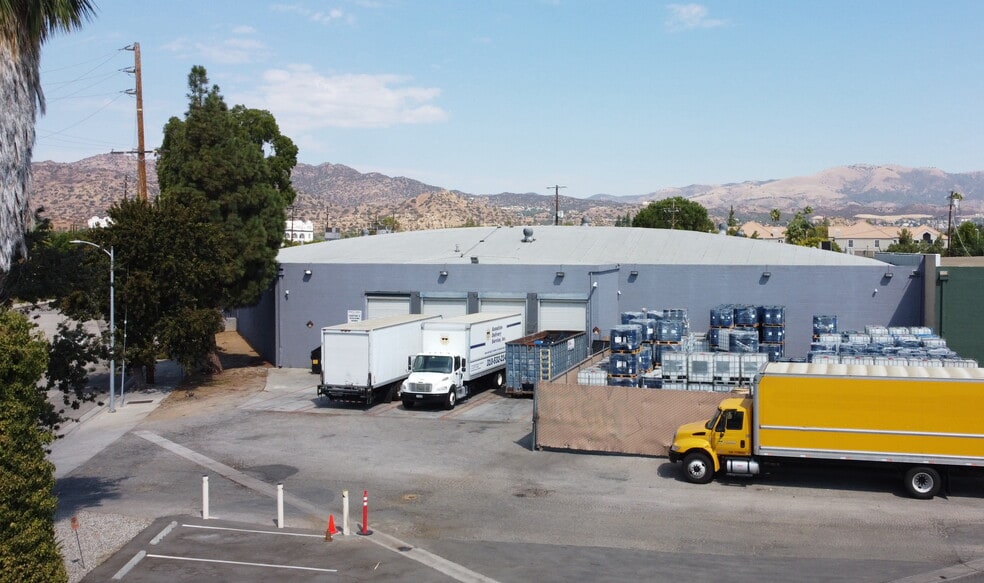 More Photos Of 21900 Marilla St, Chatsworth Light Manufacturing For Lease