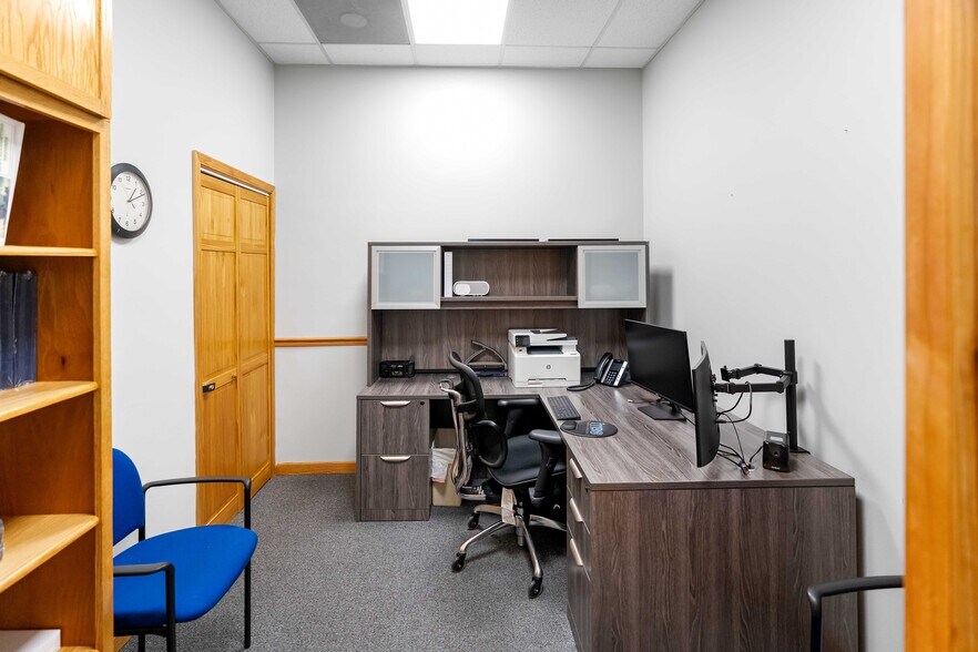 More Photos Of 1627 N Western Ave, Chicago Storefront For Lease