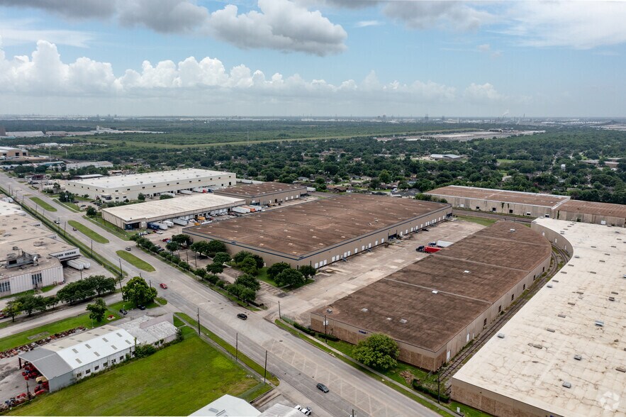 More Photos Of 8550 Market St, Houston Warehouse For Lease