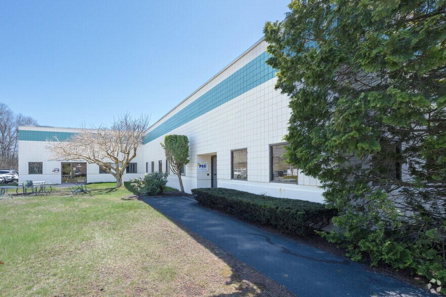 More Photos Of 88 Boyd Ave, East Providence Office For Lease