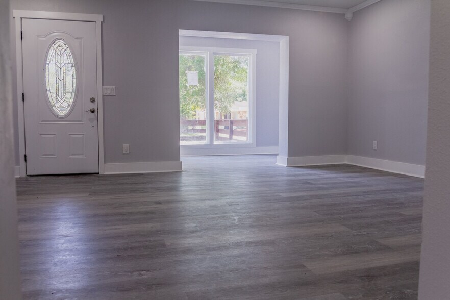 More Photos Of 3901 W Platt St, Tampa Assisted Living For Sale