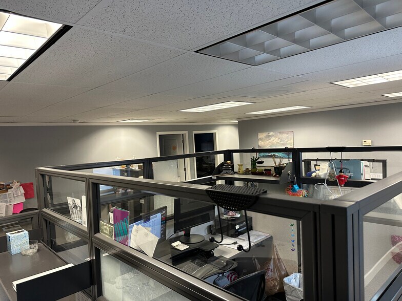 More Photos Of 1004 Princetown Rd, Schenectady Office For Lease