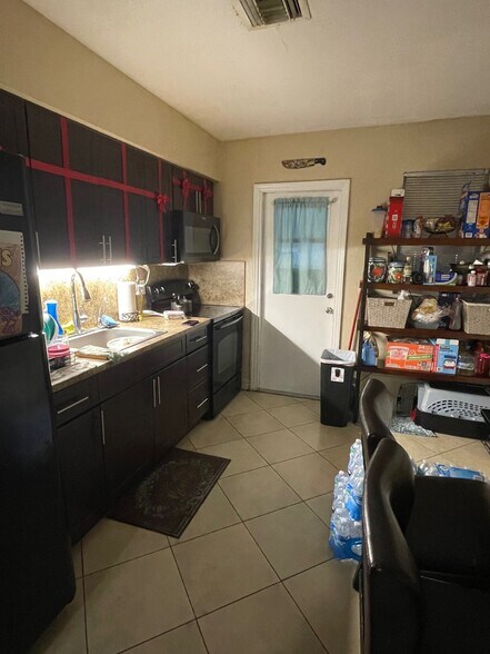 More Photos Of 2200 SW 42nd Ave, Fort Lauderdale Multifamily For Sale