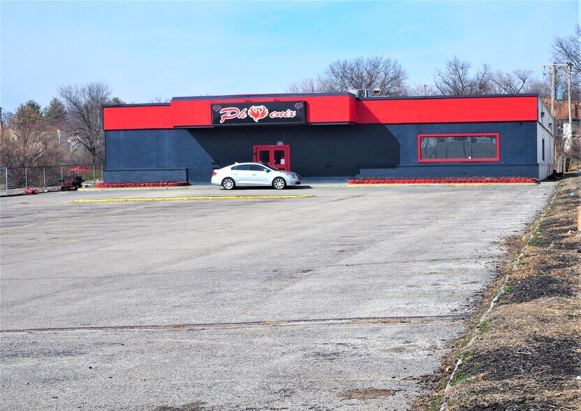 Primary Photo Of 2805 Target Dr, Saint Louis Restaurant For Sale