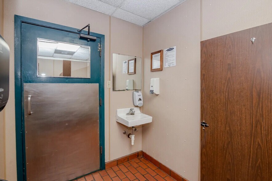 More Photos Of 4201 N Navarro St, Victoria Fast Food For Sale