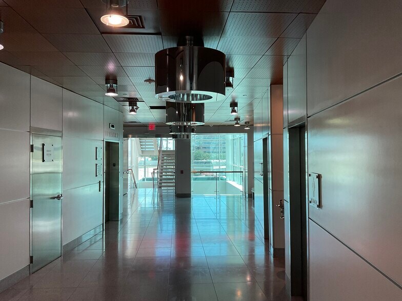 More Photos Of 101 Parklane Blvd, Sugar Land Office For Lease