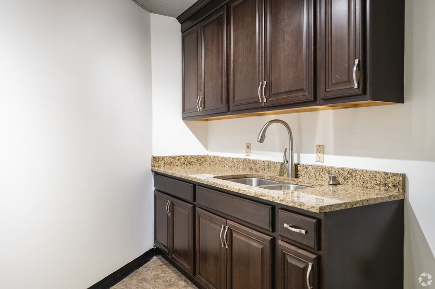More Photos Of 200 N Main St, Greenville Office Residential For Lease