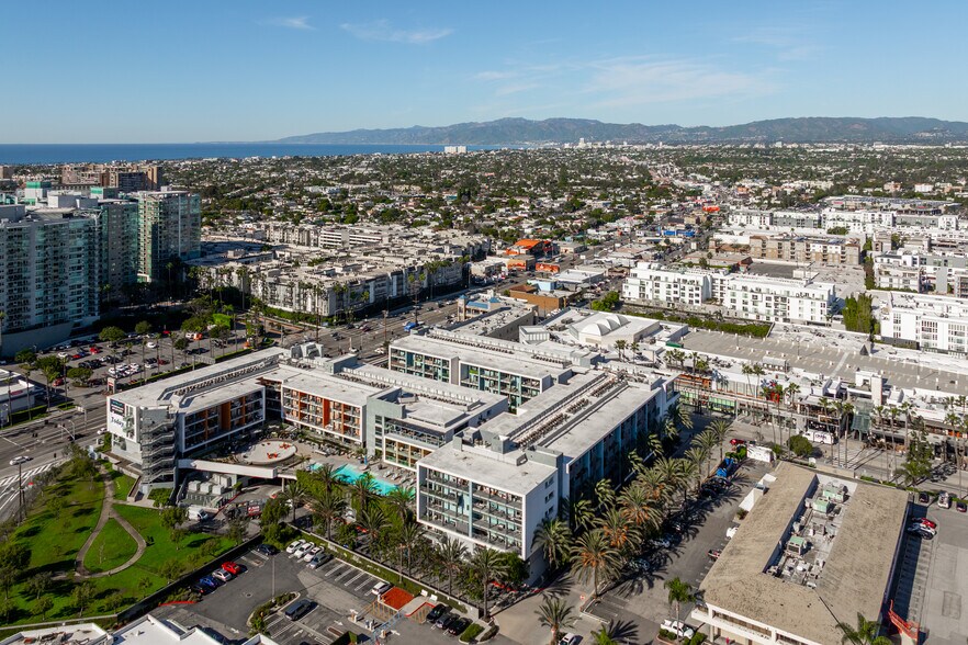 More Photos Of 13488 Maxella Ave, Marina Del Rey Apartments For Lease