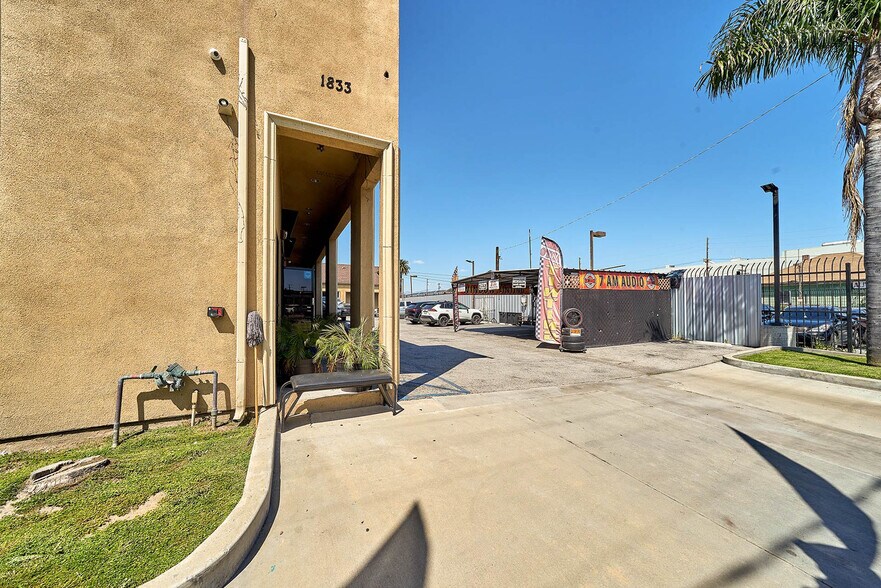 More Photos Of 1833 E Vernon Ave, Los Angeles General Retail For Sale
